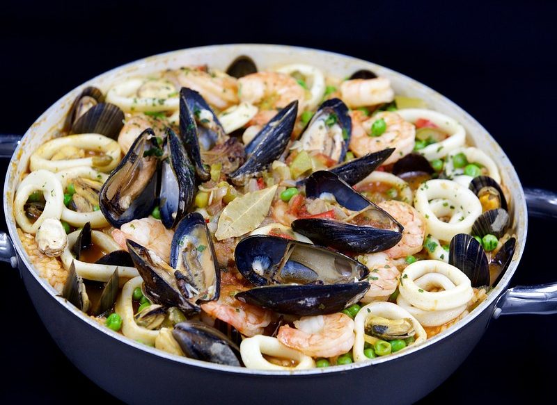 ¿CÓN QUÉ ACOMPAÑAR EL ARROZ CON MEJILLONES?