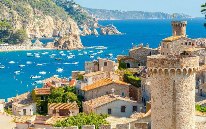 La Costa Brava continúa con algunas duchas abiertas