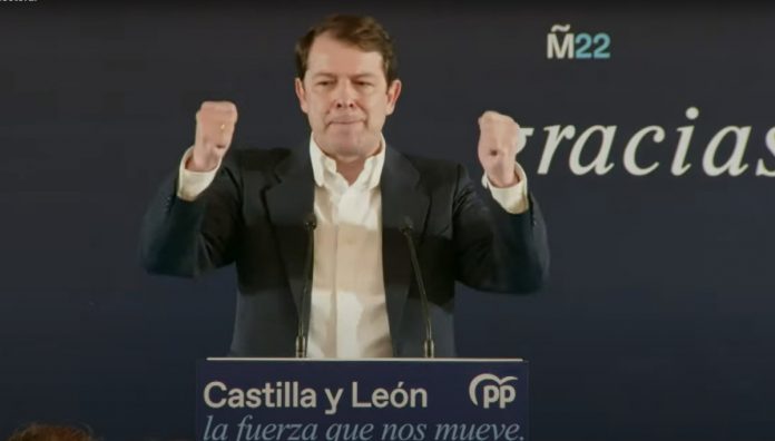 Alfonso Fernández Mañueco celebra la victoria del PP en Castilla y León