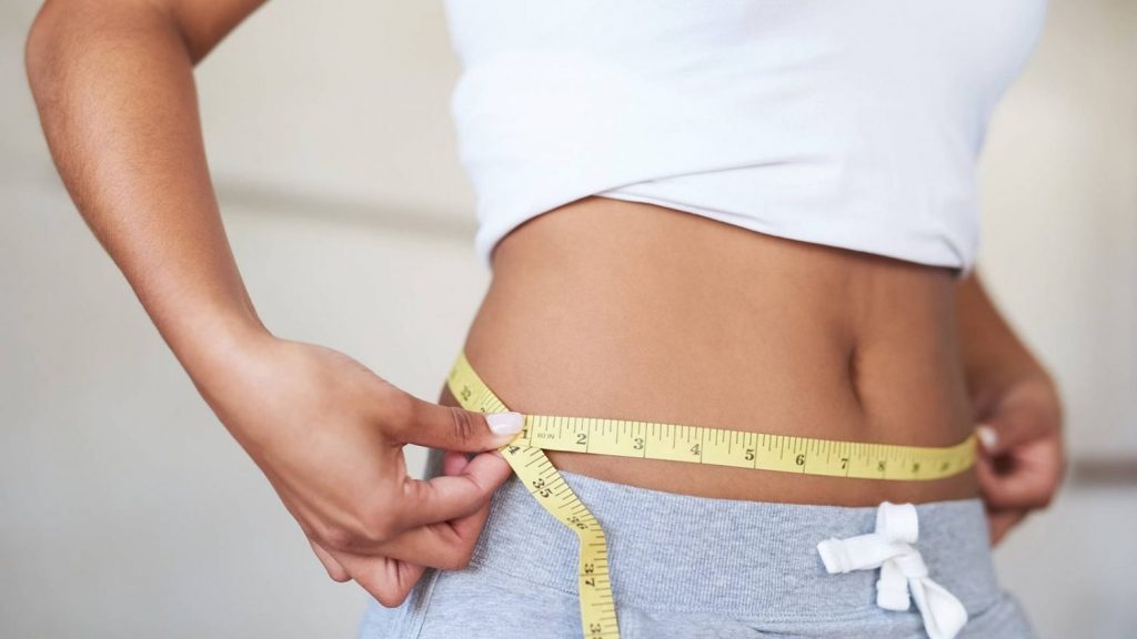Adelgaza en 10 segundos: el truco matutino que cambiará tu cuerpo 2 Moncloa Otros hábitos que te pueden ayudar a adelgazar
