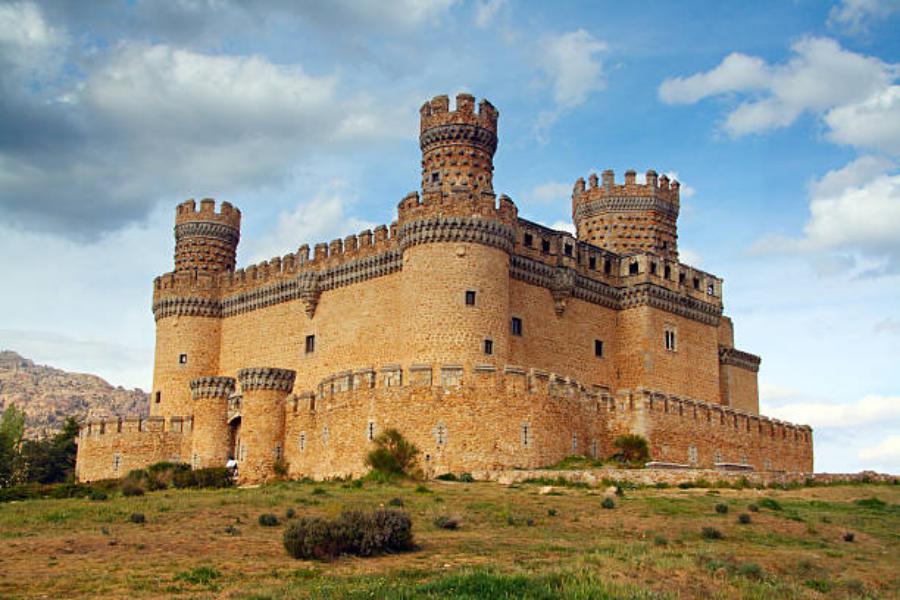 Manzanares el Real y su imponente castillo