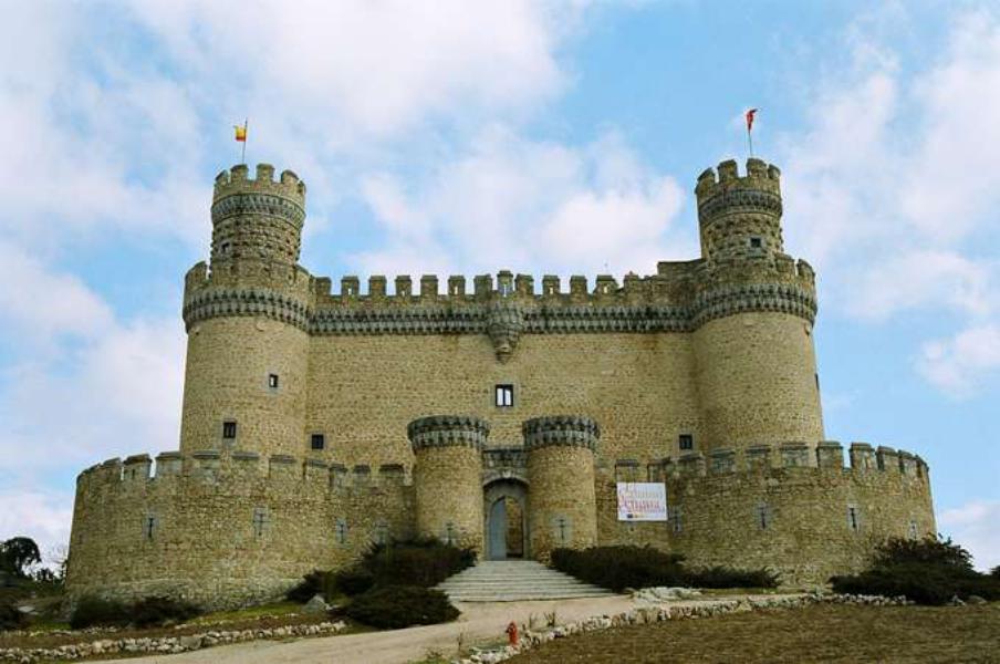 Manzanares el Real: un imponente castillo con encanto