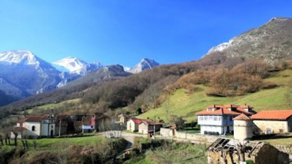 Pueblo en Asturias de 770 hectáreas