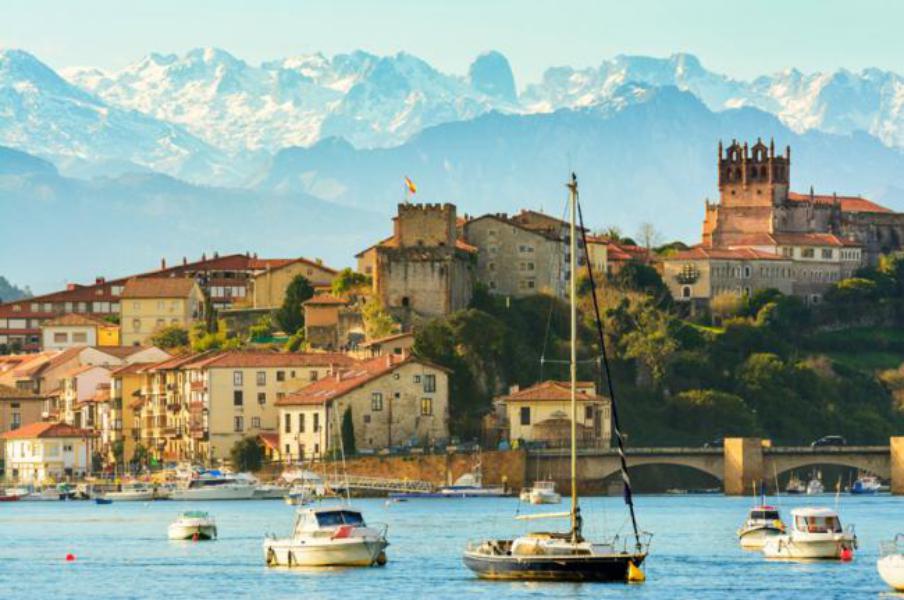 San Vicente de la Barquera (Cantabria): privilegiado entorno marinero