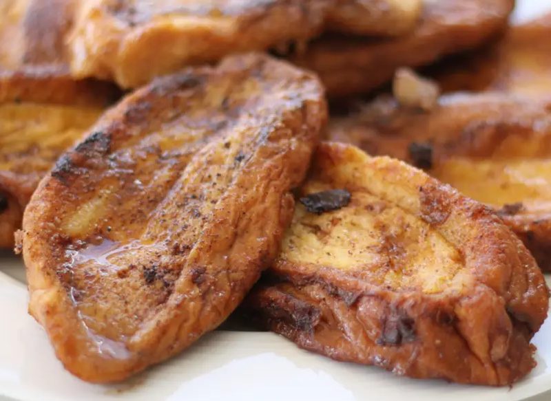 SIGUIENDO CON LA ELABORACIÓN DE LAS TORRIJAS DE CHOCOLATE Y SALSA DE FRAMBUESA DE DABIZ MUÑOZ