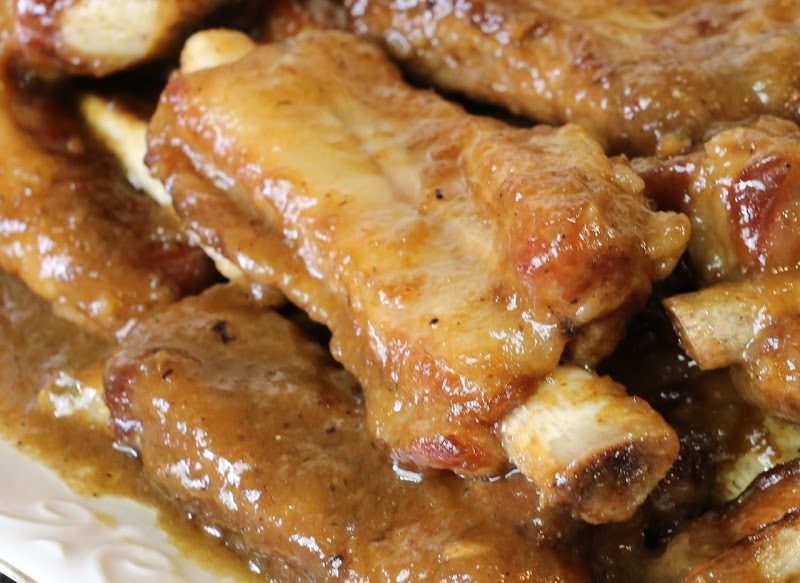 Los ingredientes imprescindibles para bordar unas costillas guisadas