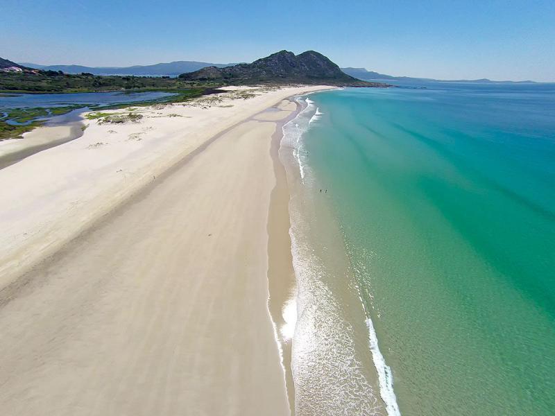 Muros: pintoresco paseo marítimo