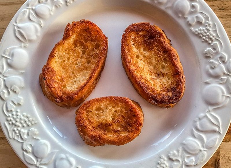 CÓMO HACER LAS TORRIJAS DE CHOCOLATE Y SALSA DE FRAMBUESA DE DABIZ MUÑOZ