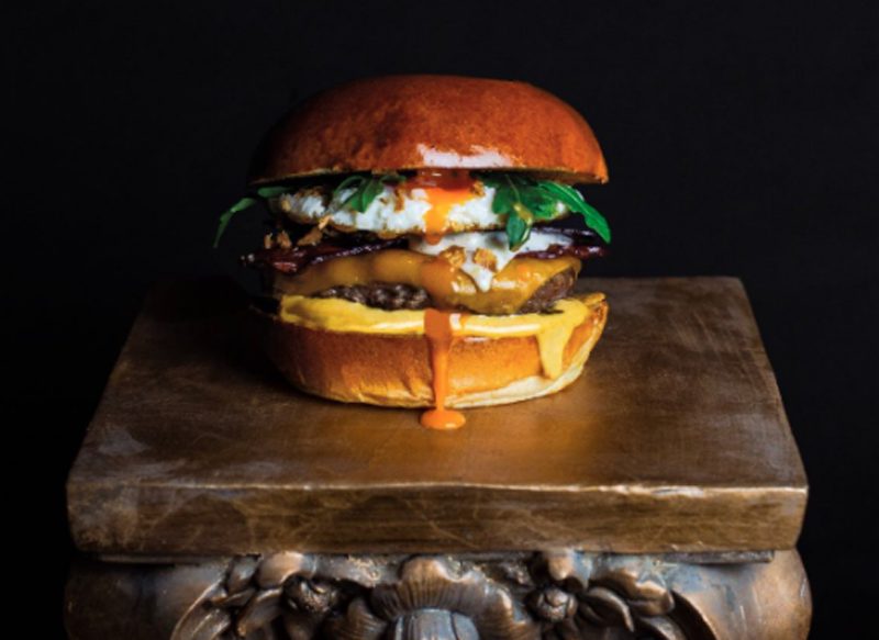 LUJURIA, LA HAMBURGUESA MÁS POPULAR DE CARLOS MALDONADO