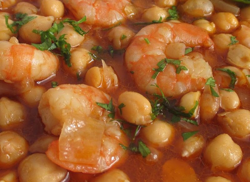 PORTAJE DE GARBANZOS CON LANGOSTINOS, MUY RICO Y FÁCIL DE PREPARAR