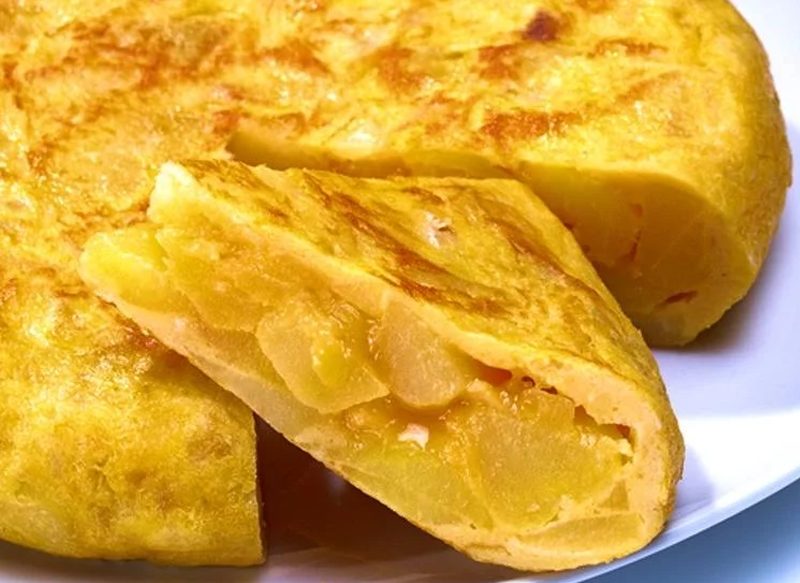 TORTILLA DE PATATAS, UN PLATO TÍPICO ESPAÑOL