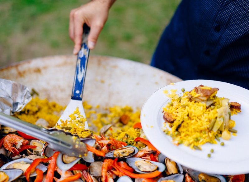 LA IMPORTANCIA DE UN BUEN CALDO DE CARNE PARA LA PAELLA