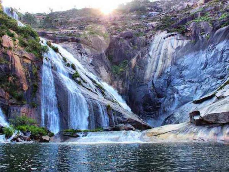 Ézaro: impresionante cascada en el Monte Pindo