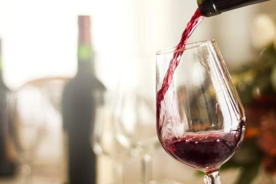 Consumir alcohol con moderación