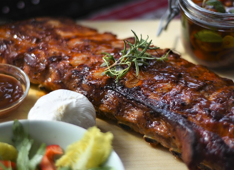 PASOS FINALES DE LA SALSA BARBACOA CASERA PARA COSTILLAS