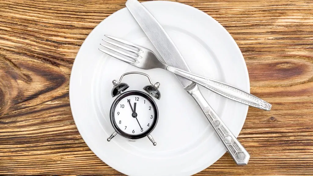 3 alimentos permitidos que convierten el ayuno intermitente en un paseo