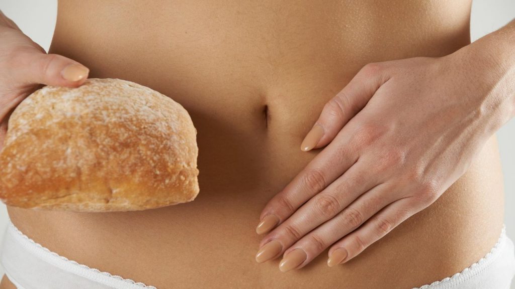 Dolores frecuentes que te alertan sobre una intolerancia al gluten 4 Moncloa Dolor abdominal, un padecimiento que afecta a muchos
