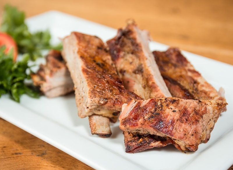ACOMPAÑAMIENTO DE LAS COSTILLAS DE CERDO EN SALSA DE VINO BLANCO