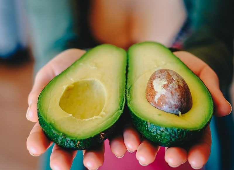 El truco para que un aguacate madure y esté listo para comer en diez minutos 