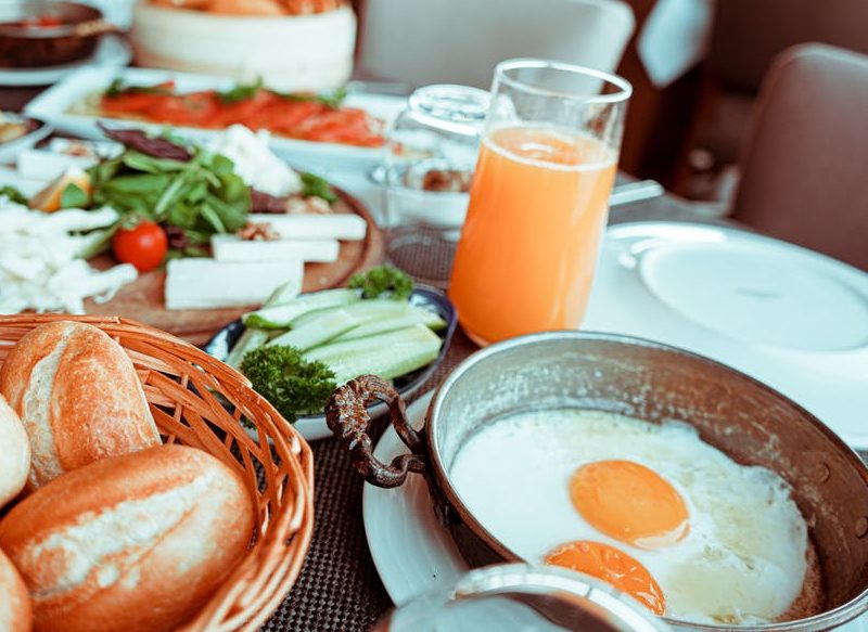 HUEVOS A BAJA TEMPERATURA EN UNA OLLA AL FUEGO