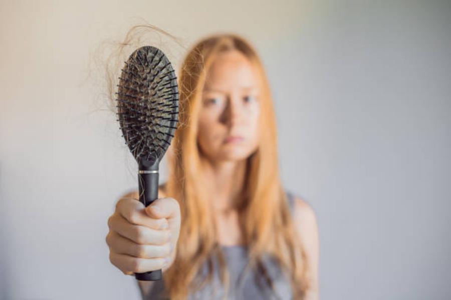 Se puede recuperar el cabello perdido?