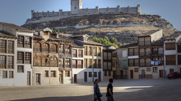El pueblo con las murallas más grandes de España que debes conocer