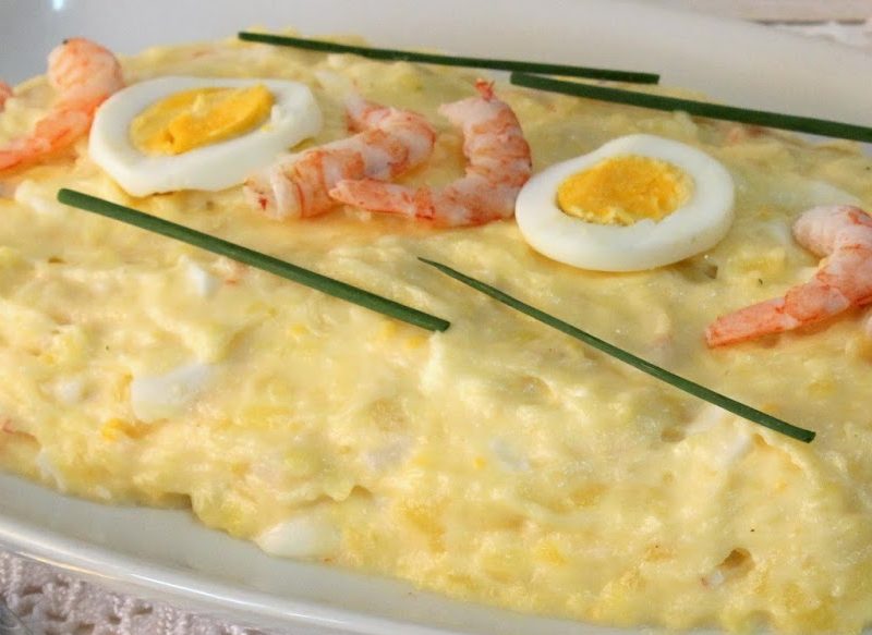 SIGUIENDO CON LA PREPARACIÓN DE LA ENSALADILLA DE GAMBAS