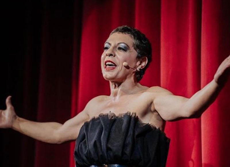 UNA ACTRIZ MUY DEDICADA AL MUNDO DEL TEATRO