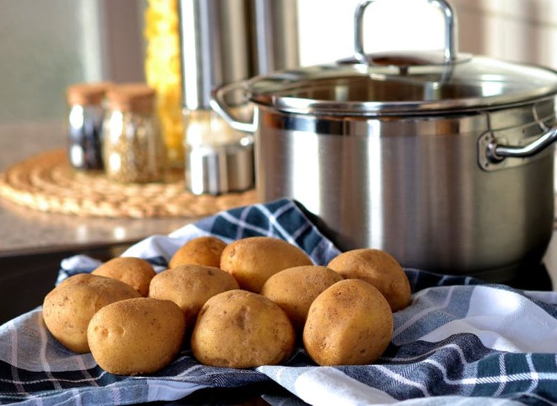 INGREDIENTES PARA PREPARAR PATATAS PANADERAS