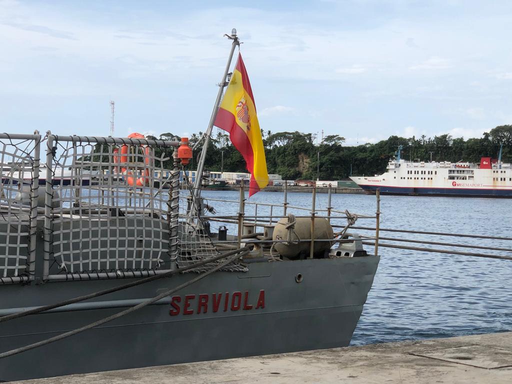 El "Serviola" atracado en Malabo