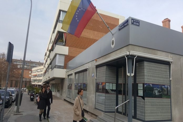 Los venezolanos en España exigen a las autoridades venezolanas actualizar el Registro Electoral.