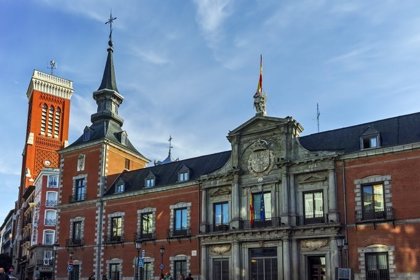 Albares se gasta casi 90.000 euros públicos en retirar unos escudos de un edificio histórico 1 Moncloa Moncloa