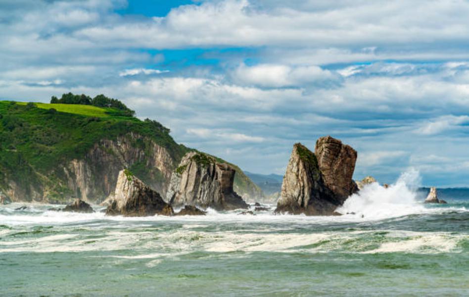 Una playa asturiana “pavimentada”