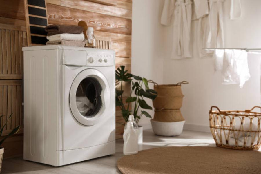 Lavadoras, lavavajillas y secadoras: electrodomésticos vacíos y abiertos