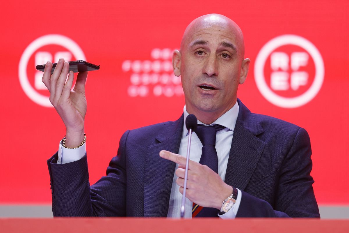 Rubiales y Piqué, el negocio de las comisiones de la Supercopa