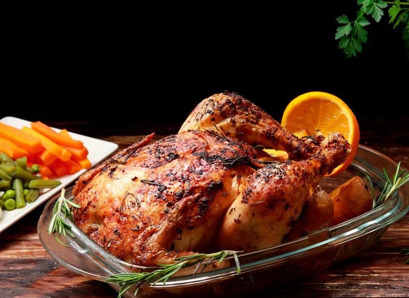 EL POLLO ASADO, ENTRE LAS COMIDAS TRADICIONALES MÁS PEDIDAS
