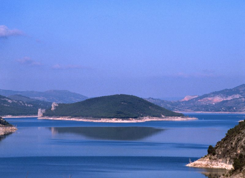 EMBALSE DE ENTREPEÑAS, NO MUY LEJOS DE MADRID