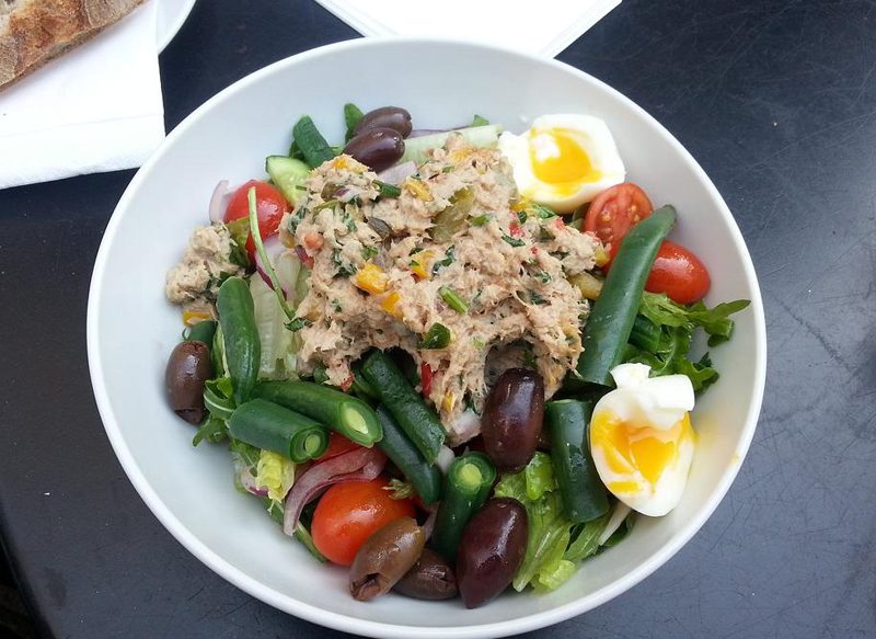 Ensaladas que puedes preparar con una lata de atún