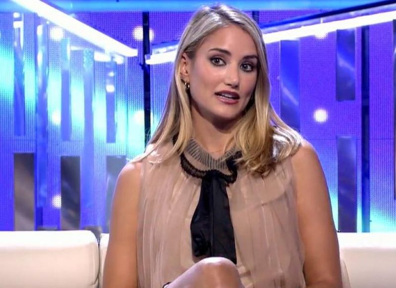 ALBA CARRILLO COMO PRESENTADORA DE TELEVISIÓN