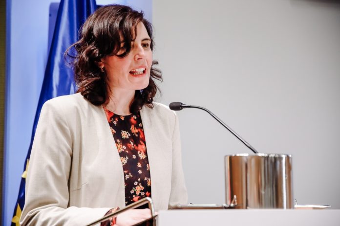 La subdirectora general de Protección Internacional, María Cruz Fajardo es una de las responsables de las irregularidades que retrasan la atención a los inmigrantes en el país.