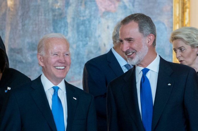 El presidente norteamericano, Joe Biden, se ha mostrado muy cercano al Rey Felipe, lo que tiene incómodo al presidente Pedro Sánchez.