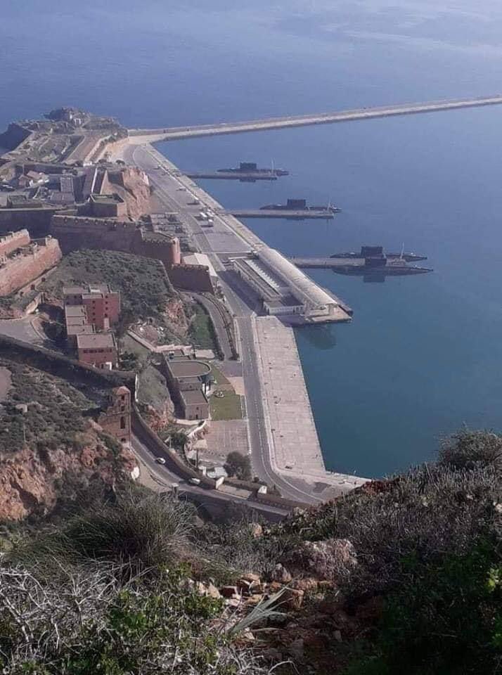 Mers El-Kebir, la cercana base de la poderosa flota de submarinos de Argelia 3 Moncloa EzIB4r0UcAAmoH8 Moncloa