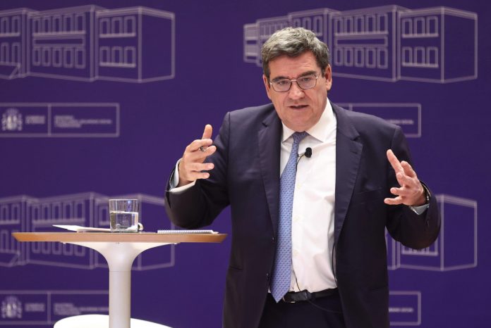Escrivá pide esperar a que los tribunales españoles interpreten la sentencia del TUE sobre abuso de interinos