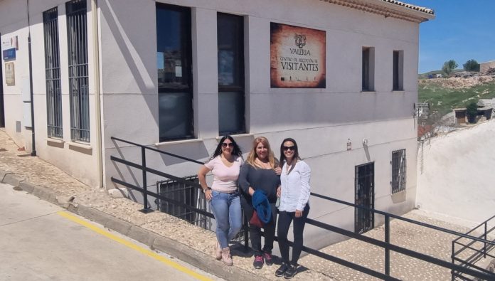 La junta directiva de Venezuelan Press hizo las gestiones para que los periodistas venezolanos fueran adoptados por el ayuntamiento de Valeria.