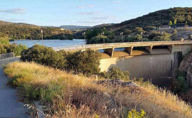 Embalse de Los Ángeles, que surte de agua al pueblo de Los Ángeles de San Rafel, en el ayuntamiento de El Espinar.