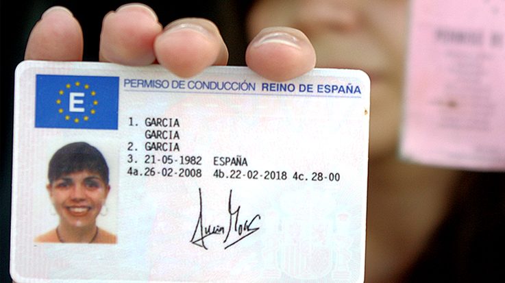 DGT: así será el nuevo carnet de conducir para menores de edad