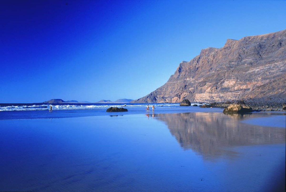 La playa de arena rosa de España que pocos conocen pero está en rankings mundiales