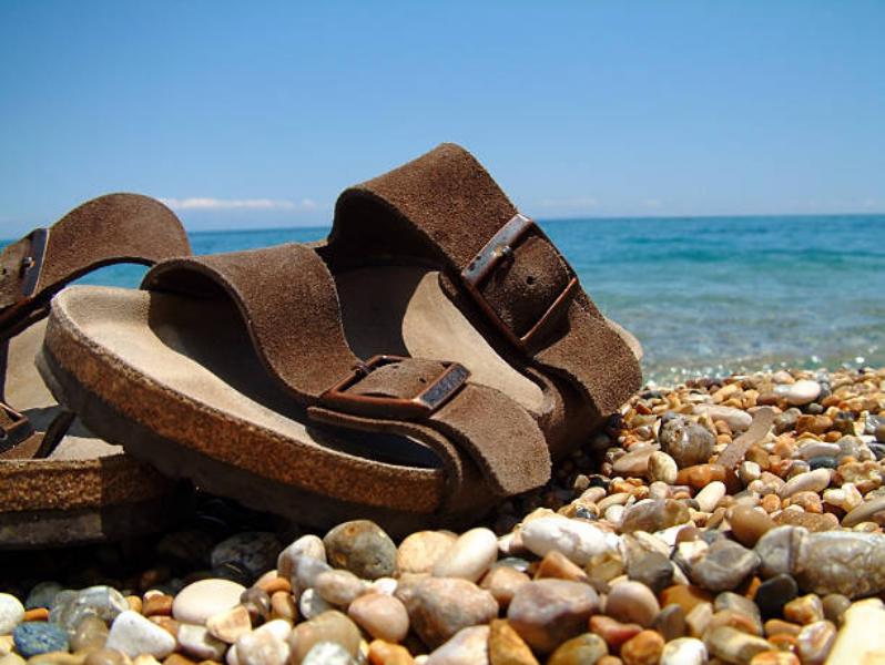 Otra consecuencia de usar sandalias planas