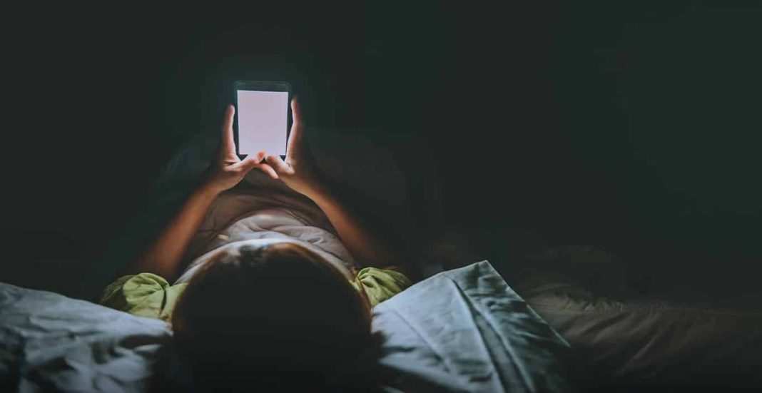 El peligro de usar el móvil según los especialistas