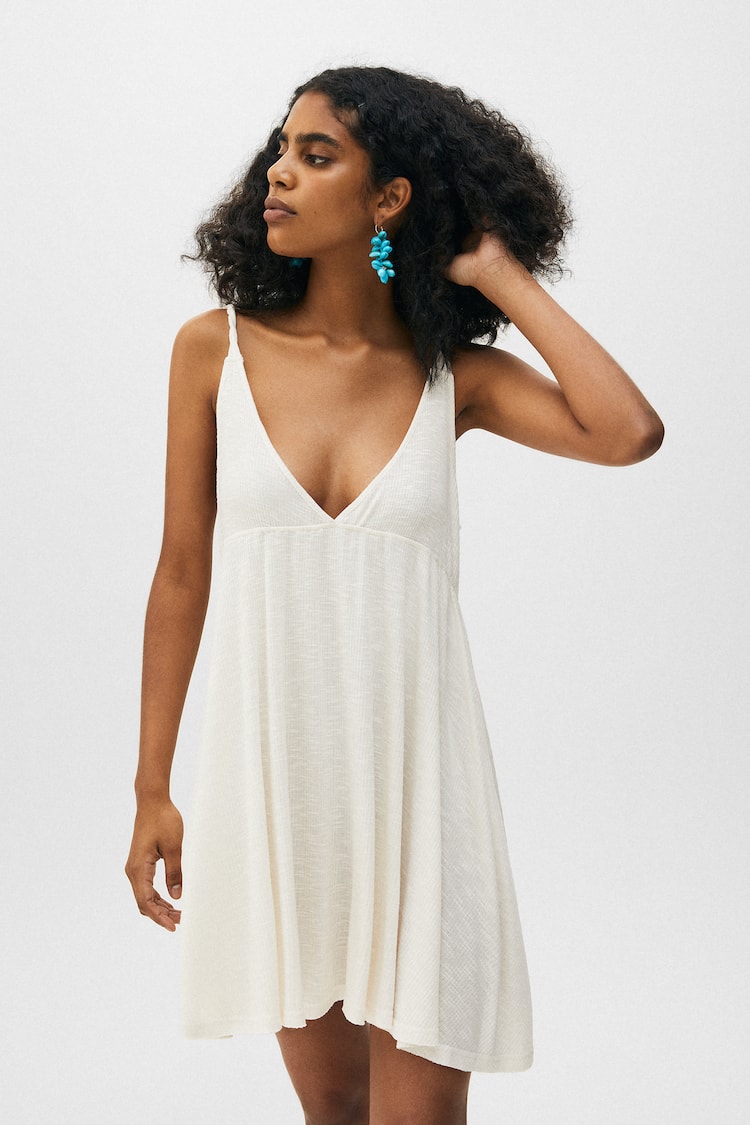 vestido corto tirantes retorcidos pull&bear